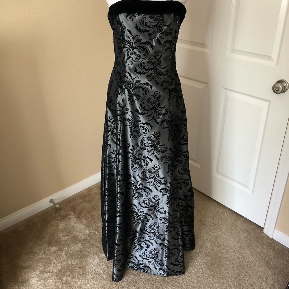 A strapless gown